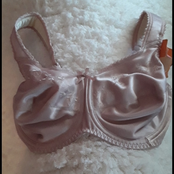 q underwire fuller coverage  bra 34D NWT - Picture 1 of 1